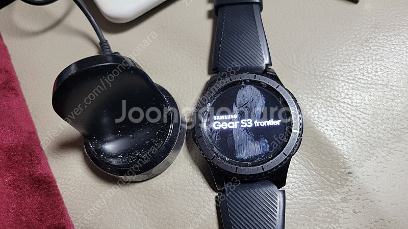 삼성 겔럭시 기어S3.프론티어 5만.태블릿2대(부품용)2.5만.휴대폰 거치대 1만.착불--0